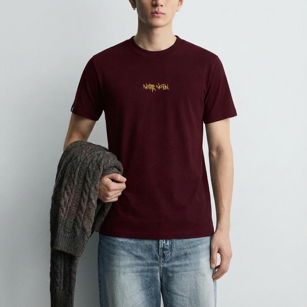 persona de frente con la camiseta granate rock dradon de no tape no fun