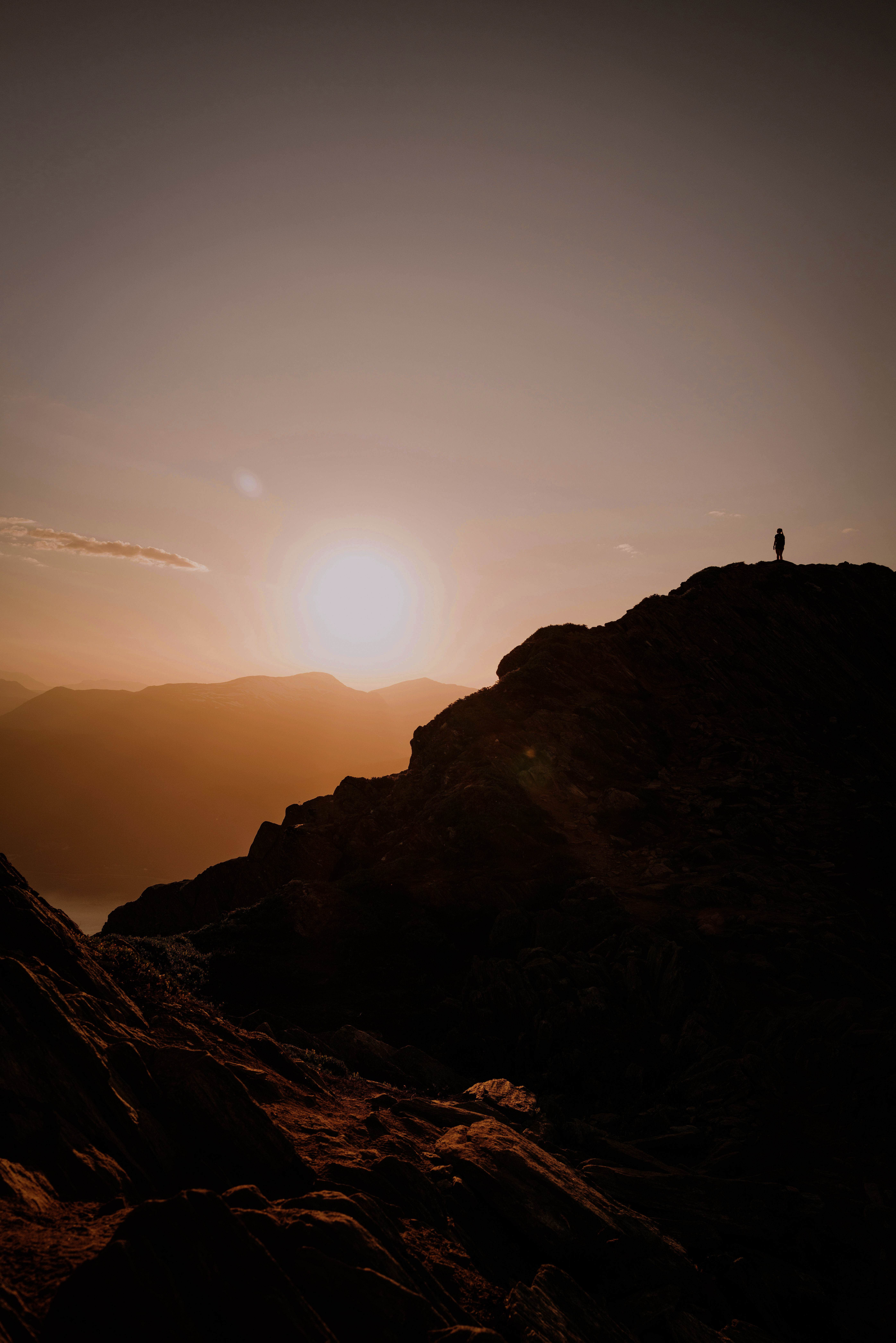 Paisaje en atardecer desde la montaña