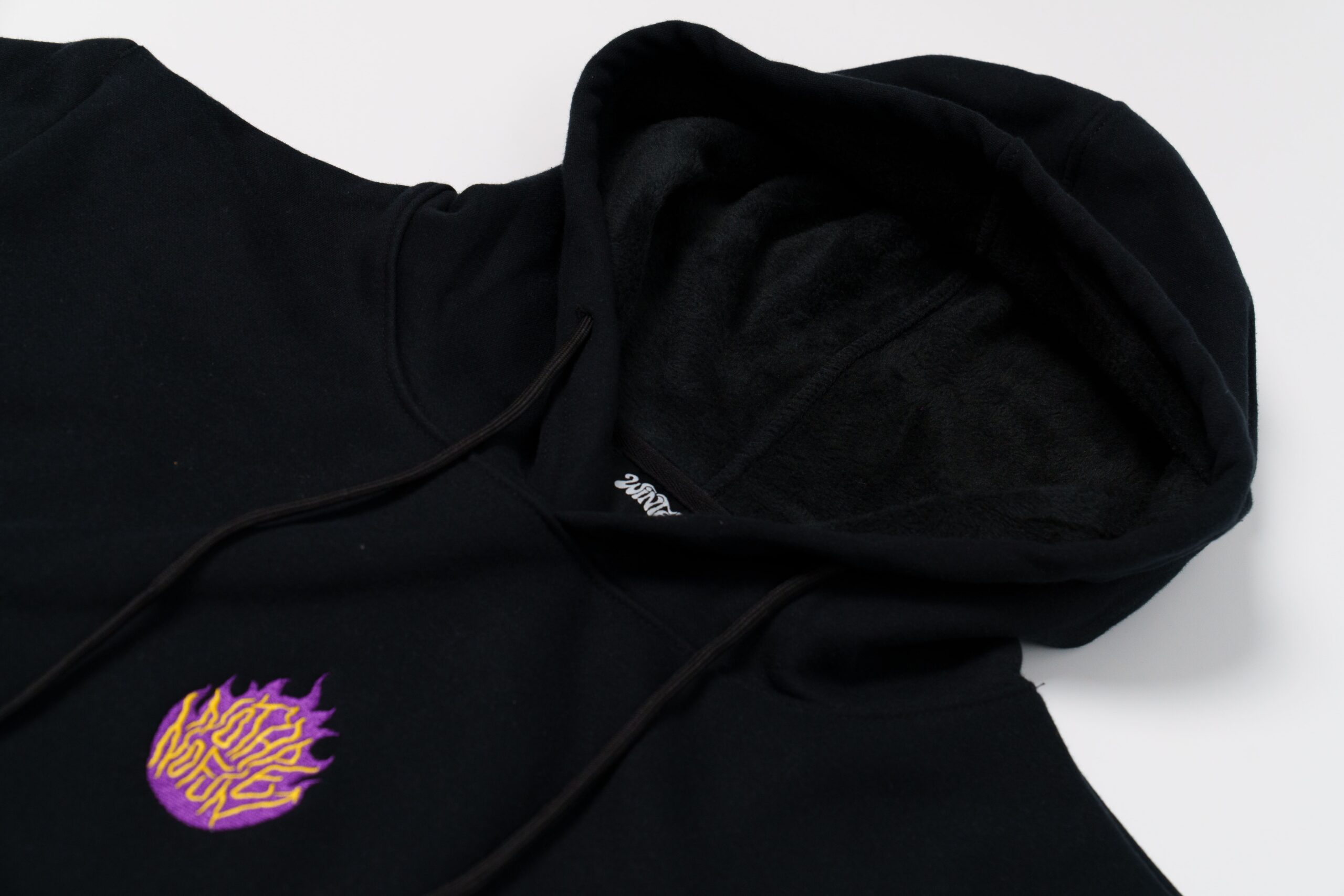 Capucha sudadera con logo bordado